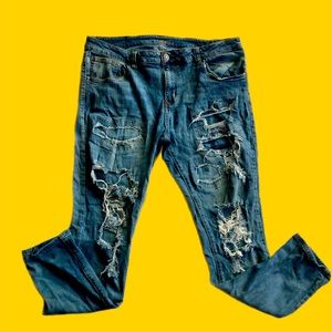 Men’s destroyed jeans